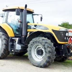 foto 215HP traktor+vorne Challenger MT635